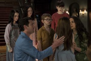 The-Haunting-of-Hill-House-2018-screen-01-300x200 دانلود سریال The Haunting of Hill House